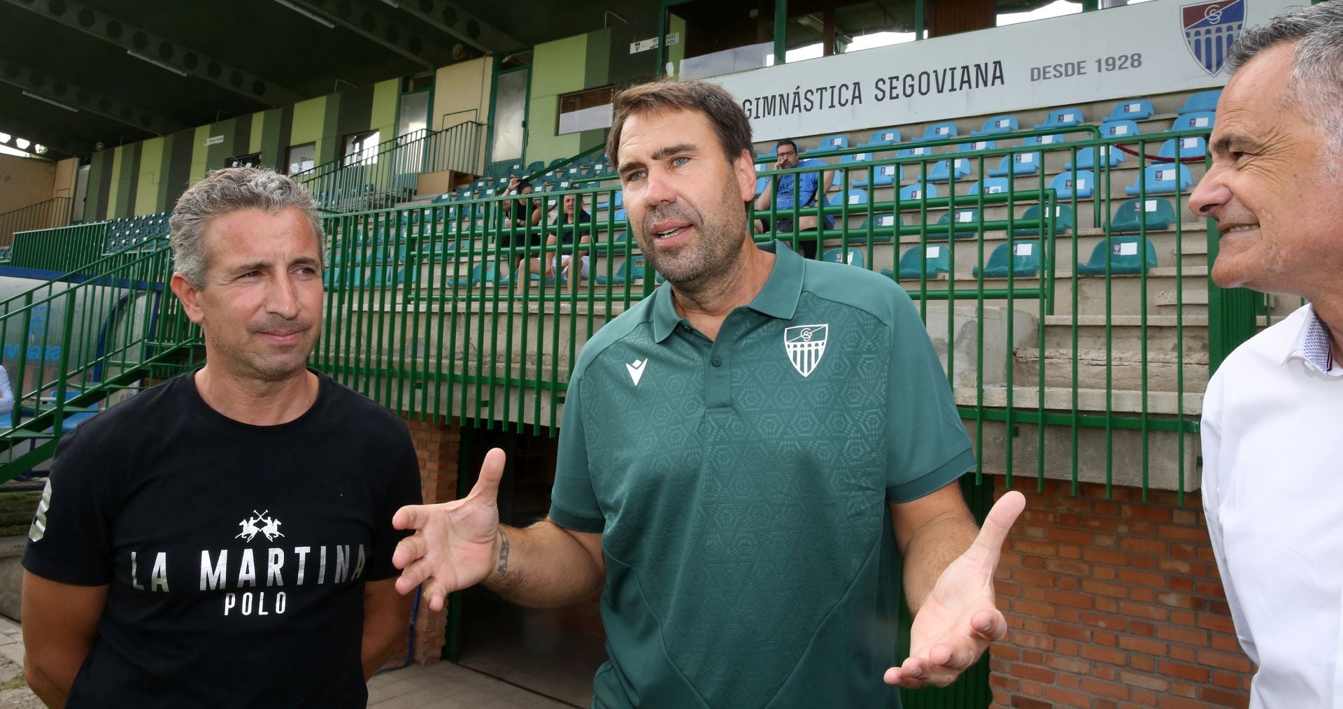 Fotos de la presentación de Iñaki Bea como nuevo entrenador de la Segoviana