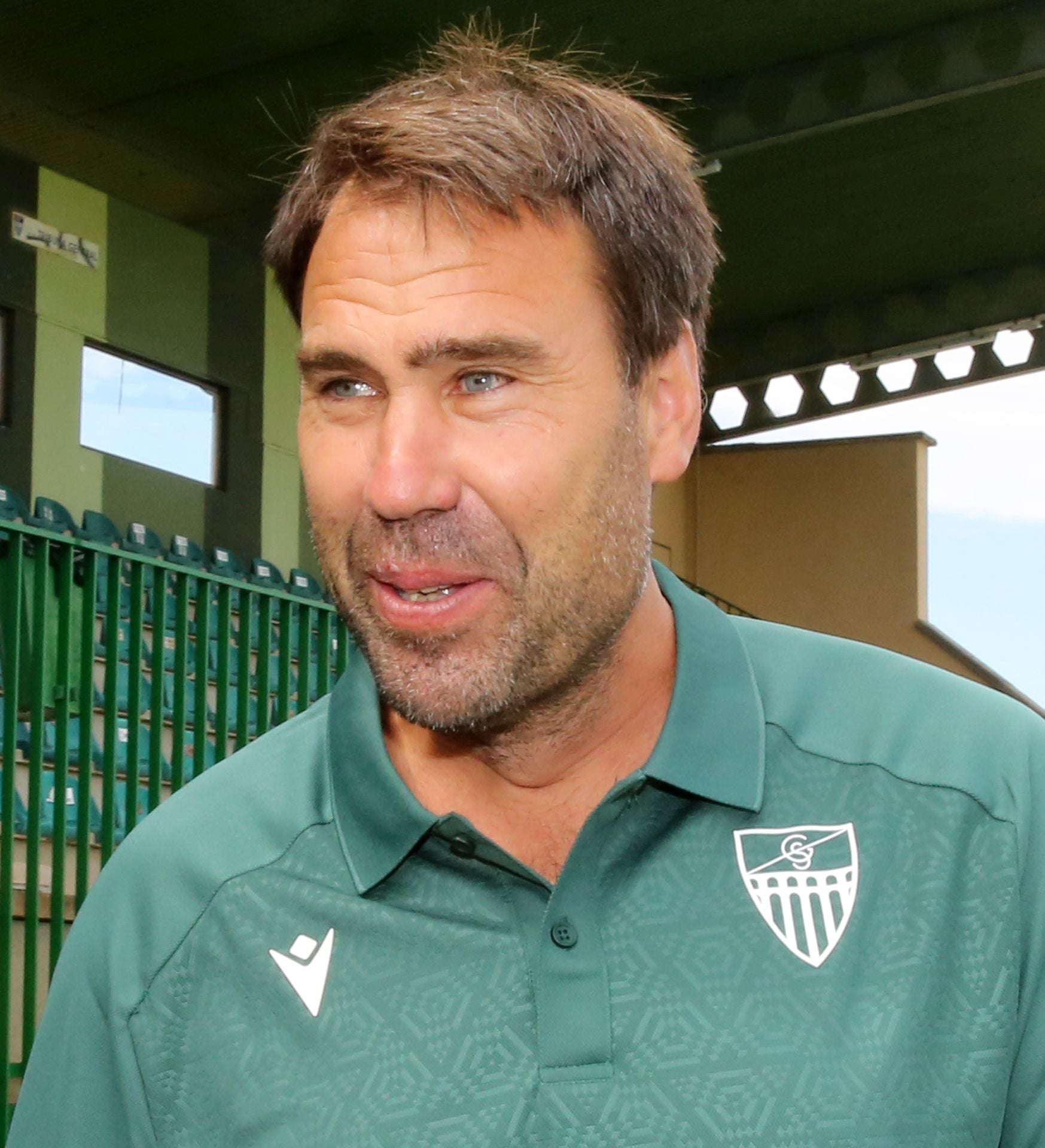 Fotos de la presentación de Iñaki Bea como nuevo entrenador de la Segoviana