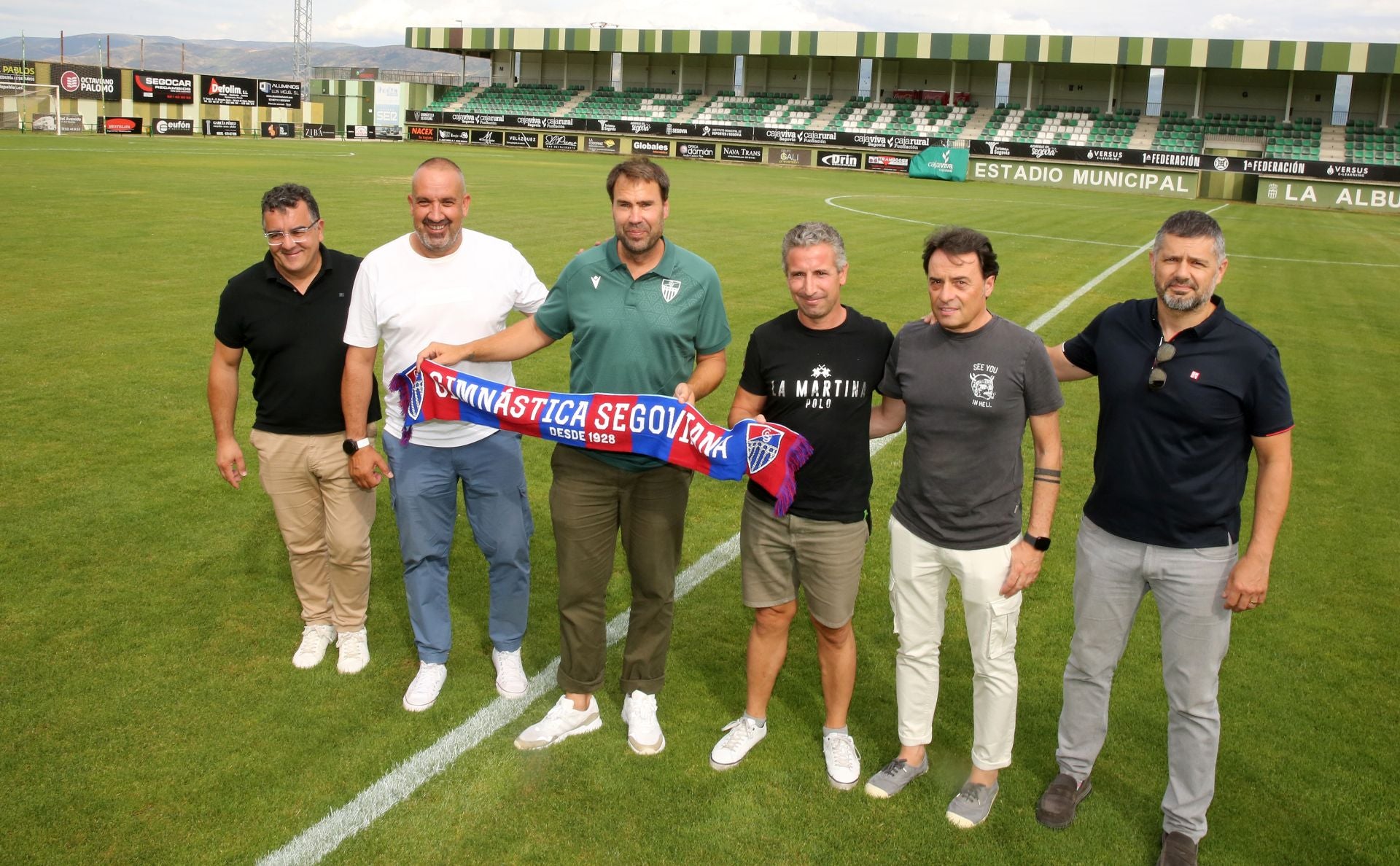 Fotos de la presentación de Iñaki Bea como nuevo entrenador de la Segoviana