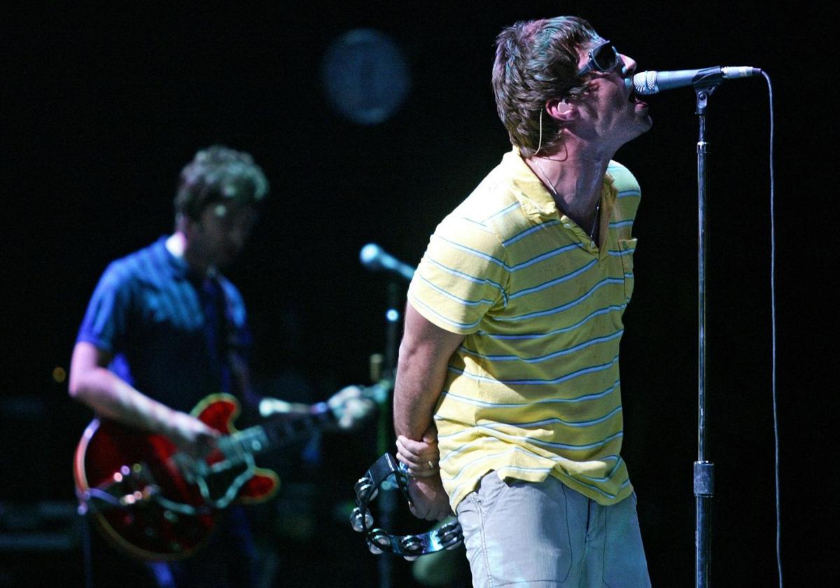 Liam Gallagher durante un concierto de Oasis.