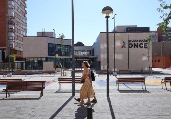 Nuevo espacio peatonal junto a la Casa de la India y el edificio de la ONCE: