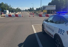 Corte en la VA-20, a la altura de la glorieta del Hospital Río Hortega, este jueves.