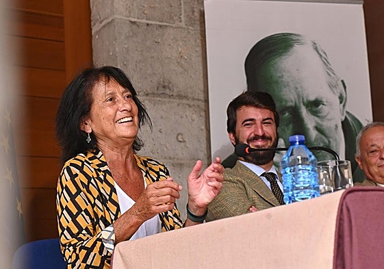 Elisa Delibes, en una reunión con responsables de la Junta.