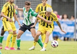 Diego Campo, durante un partido con el filial del Racing de Santander.