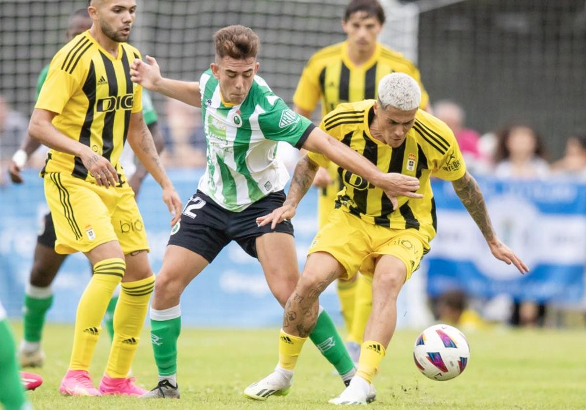 Diego Campo, durante un partido con el filial del Racing de Santander.