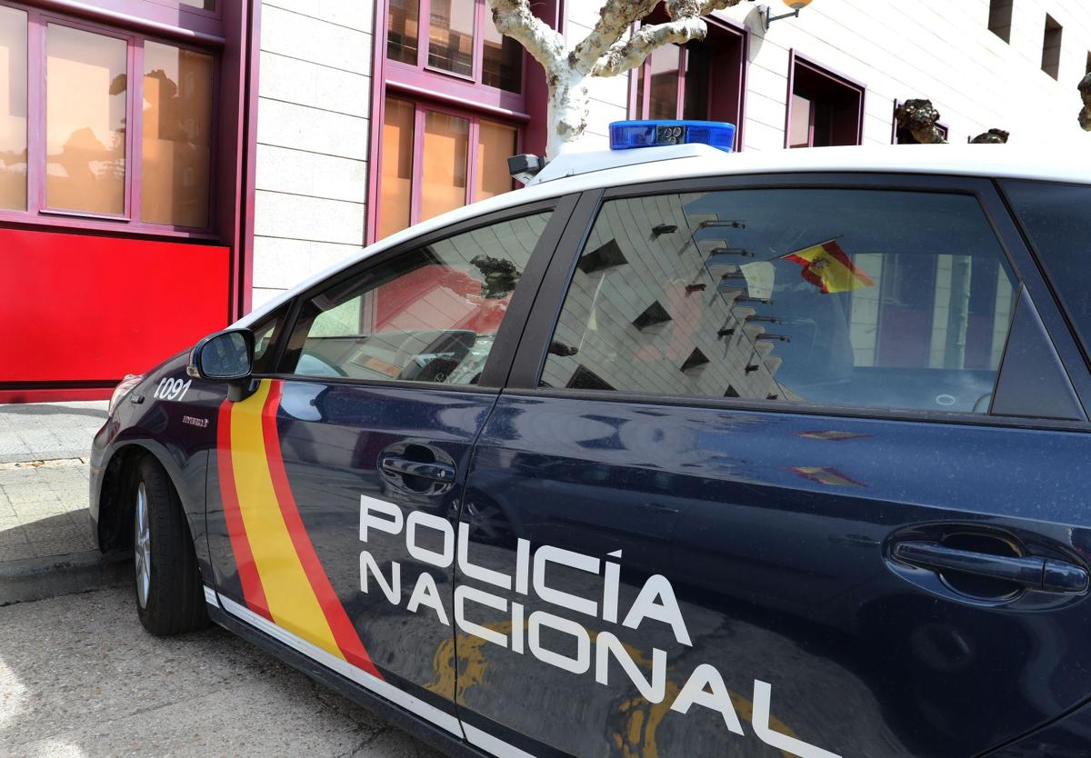 Imagen de archivo de un vehículo de la Policía Nacional en Palencia.