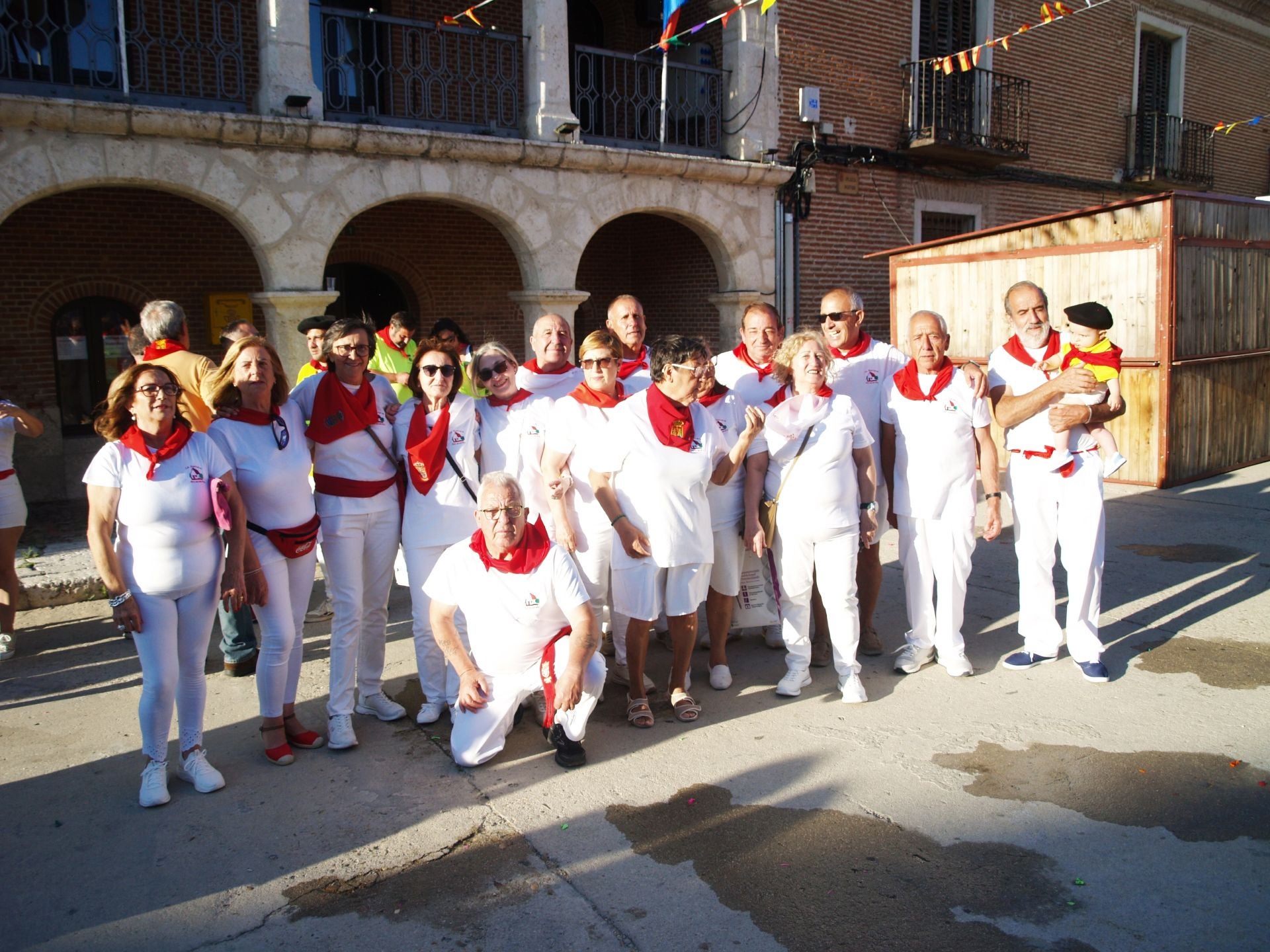 Los vecinos de Alcazarén celebran las fiestas.