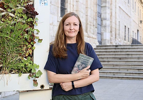 Patricia Rodríguez, con su novela 'Los fuegos de Kimbolton'.