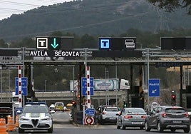 Acceso a la AP-6 por el peaje de San Rafael.