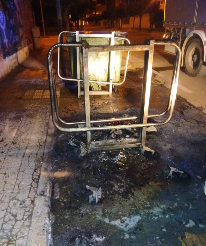 Imagen secundaria 2 - Actos vandálicos cometidos en Venta de Baños.