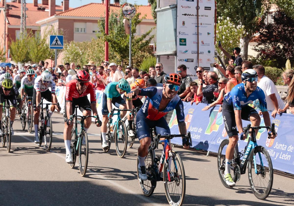Caleb Ewan celebra la victoria en La Cistérniga la pasada edición.