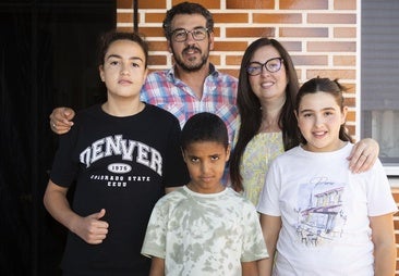 Azdin y los niños saharauis que pasan este verano en Valladolid lejos de los campamentos del desierto