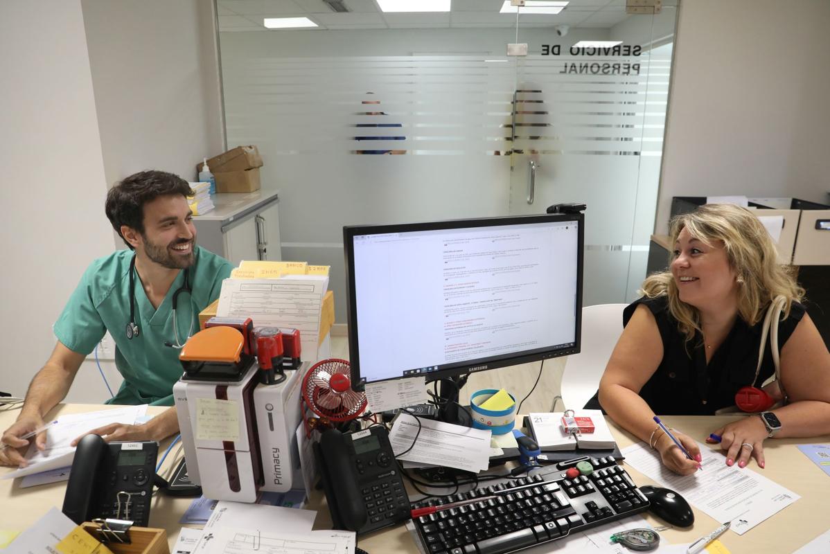 Daniel Robles y Teodora Teodosieva en el Hospital Río Carrión de Palencia.