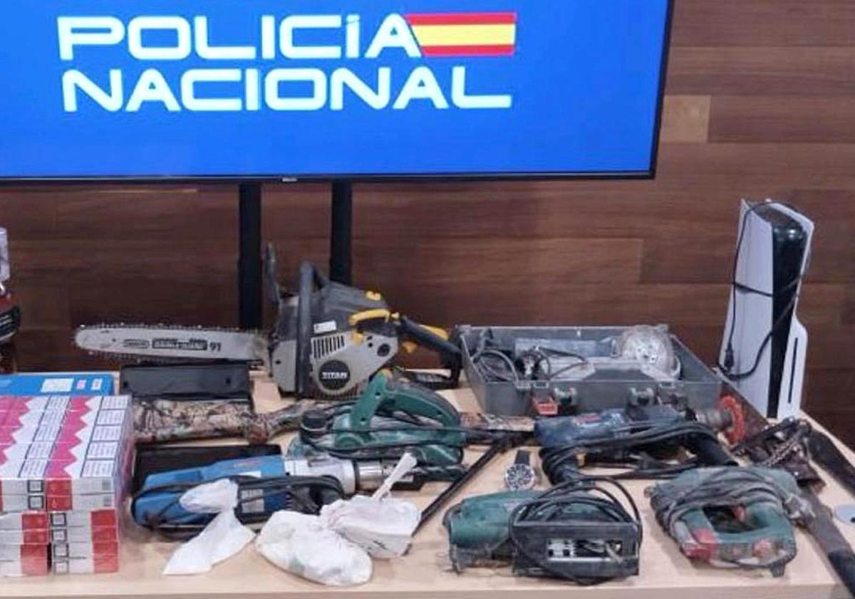 Material intervenido a los detenidos en Medina del Campo.
