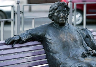 Estatua de Rosa Chacel en Poniente.