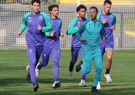 Trilli, Bueno, Ponceau y Tomeo, dirigidos en el entrenamiento por el preparador físico Sergio Sánchez.