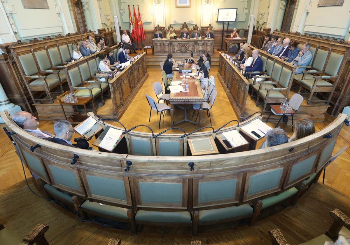 Los concejales del Ayuntamiento de Valladolid, durante el Pleno municipal de hoy.