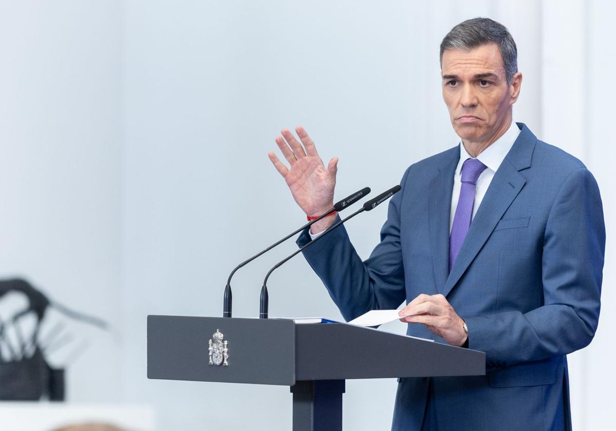 El presidente del Gobierno, Pedro Sánchez, comparece ayer ante los medios de comunicación para hacer balance del curso político.