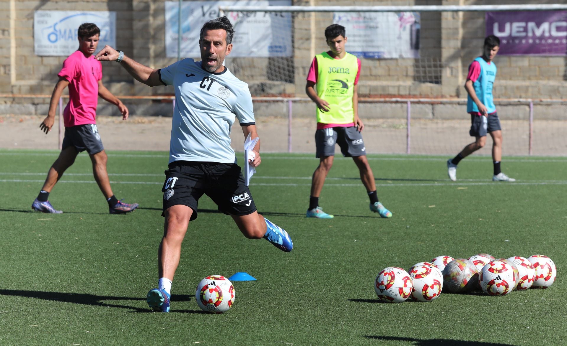 Chuchi Jorques dirige el primer entrenamiento de la pretemporada del Palencia Cristo