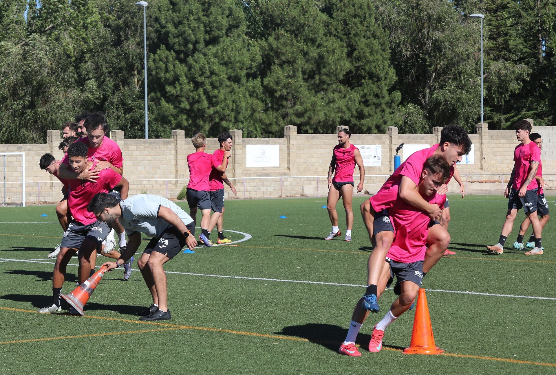 Chuchi Jorques dirige el primer entrenamiento de la pretemporada del Palencia Cristo