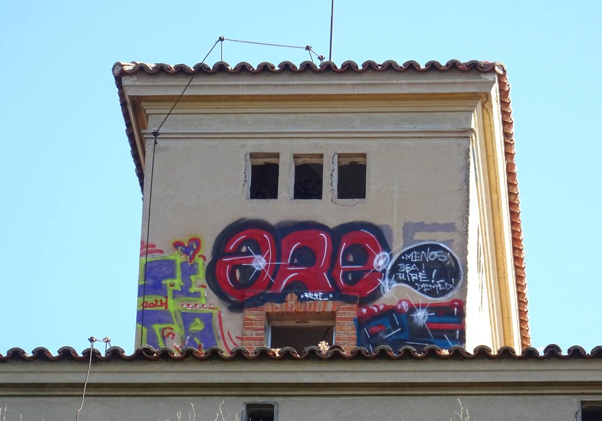 El estado del silo abandonado de la avenida de Gijón, en imágenes