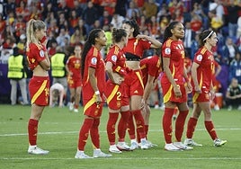 Decepción de las jugadoras españolas tras caer en la final.