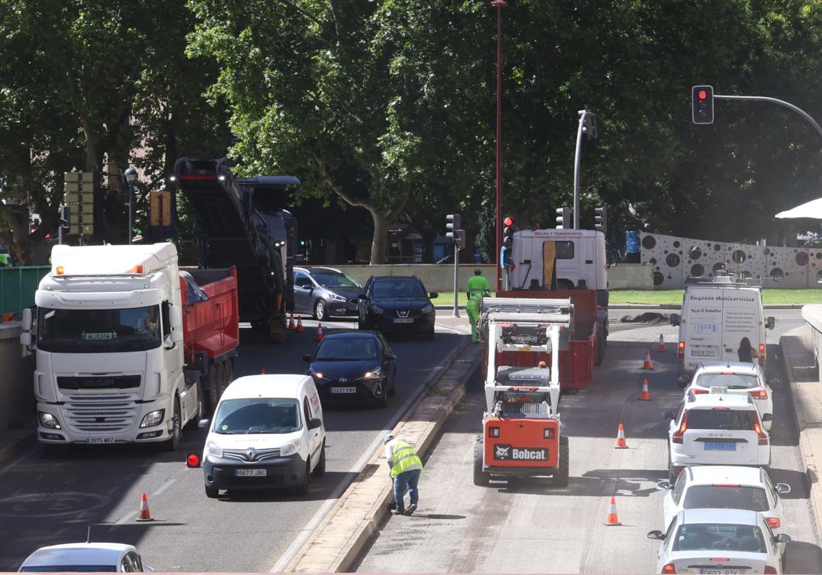 Carriles cortados en el túnel, uno en cada sentido, antes de la plaza de la Circular.