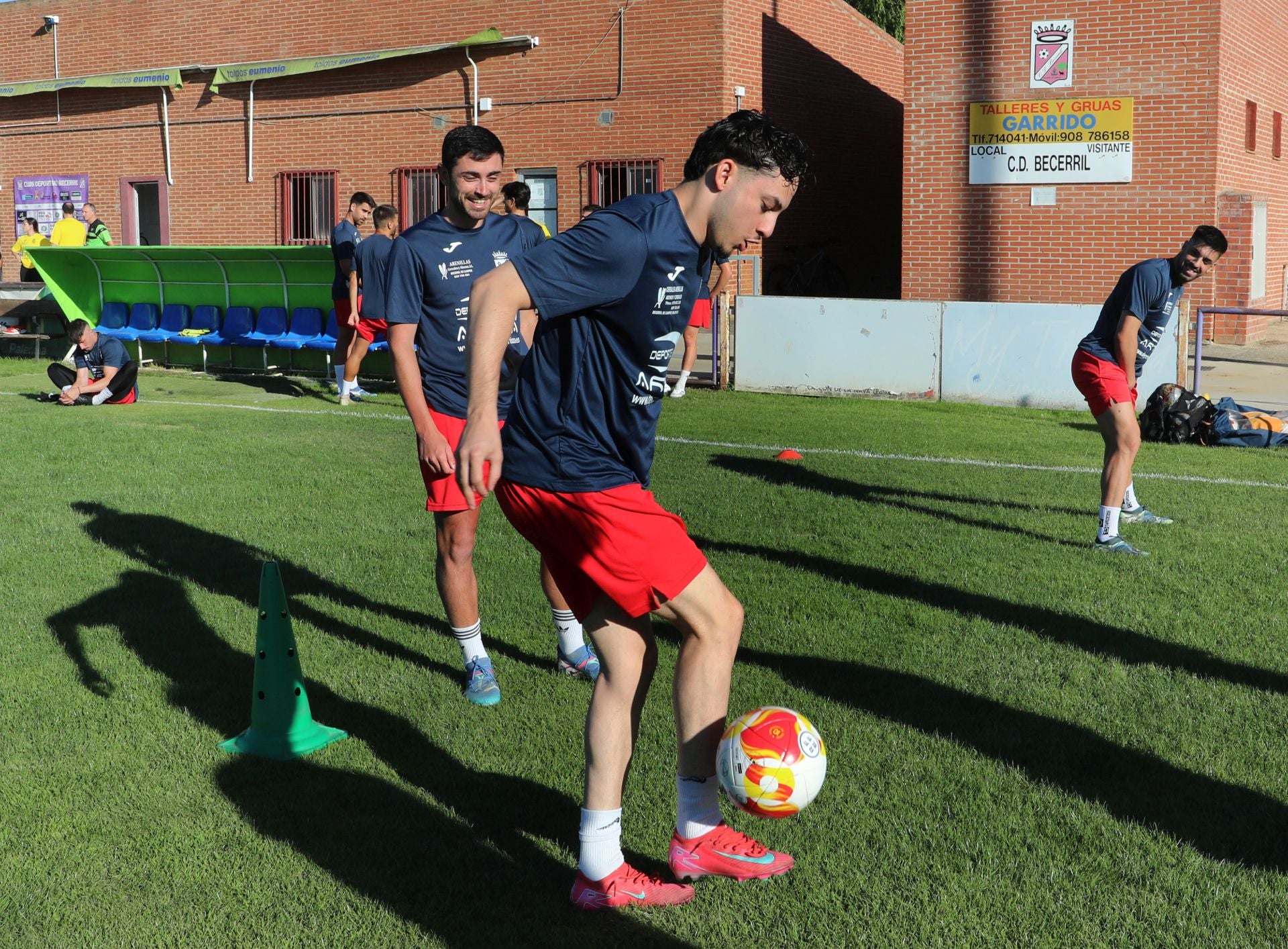 El balón vuelve a rodar en el Mariano Haro