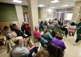 Asamblea vecinal anterior en la sede de la asociación de La Rondilla.