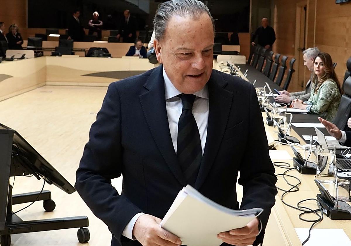 El presidente del Consejo de Cuentas, Mario Amilivia, antes de presentar un informe.