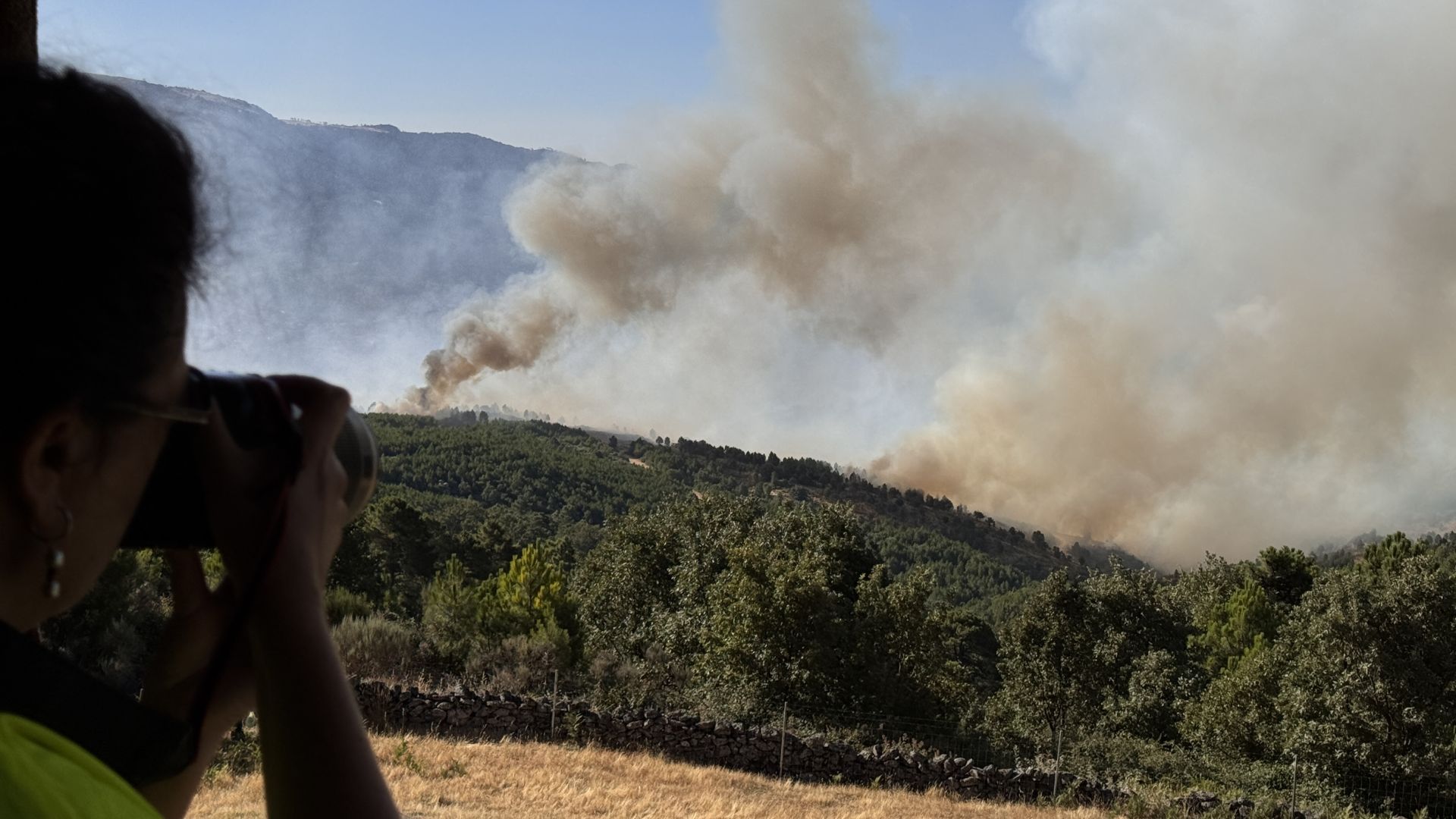Las imágenes del incendio en Cuevas del Valle (Ávila)