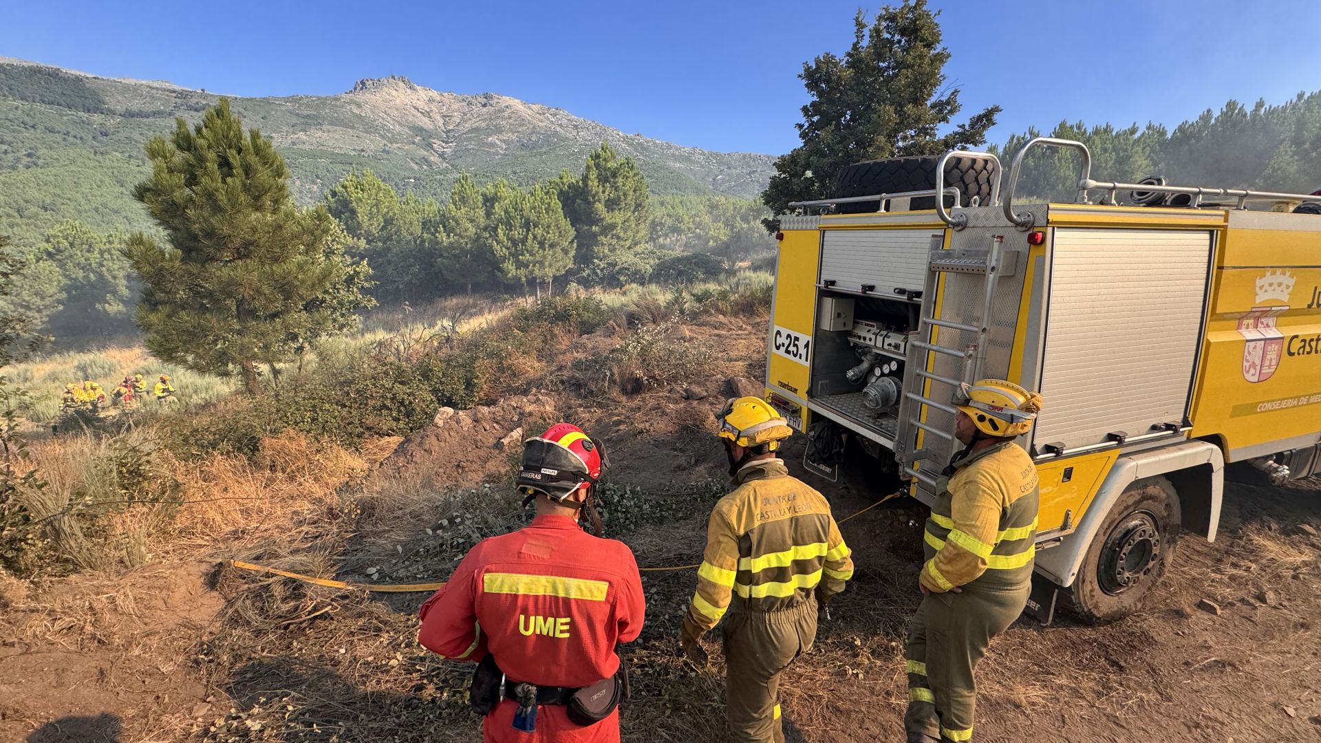 Las imágenes del incendio en Cuevas del Valle (Ávila)