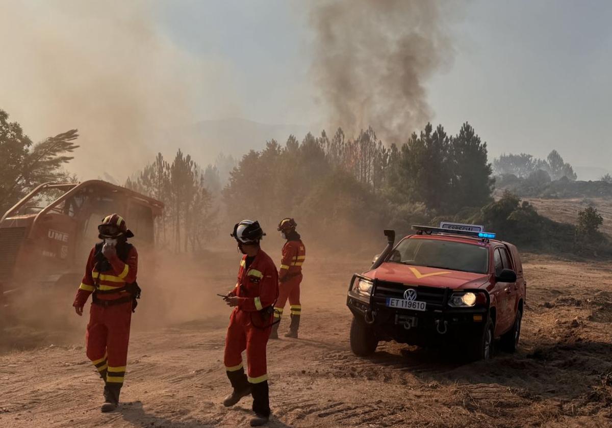 Las imágenes del incendio en Cuevas del Valle (Ávila)