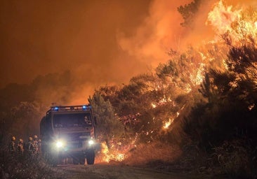 Los vientos cambiantes complican el control del incendio de Ávila