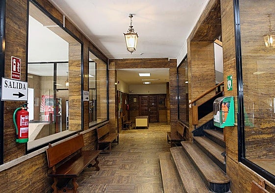 Vestíbulo en la planta baja del Palacio de Justicia de la calle San Agustín, donde se quieren crear aulas de formación.