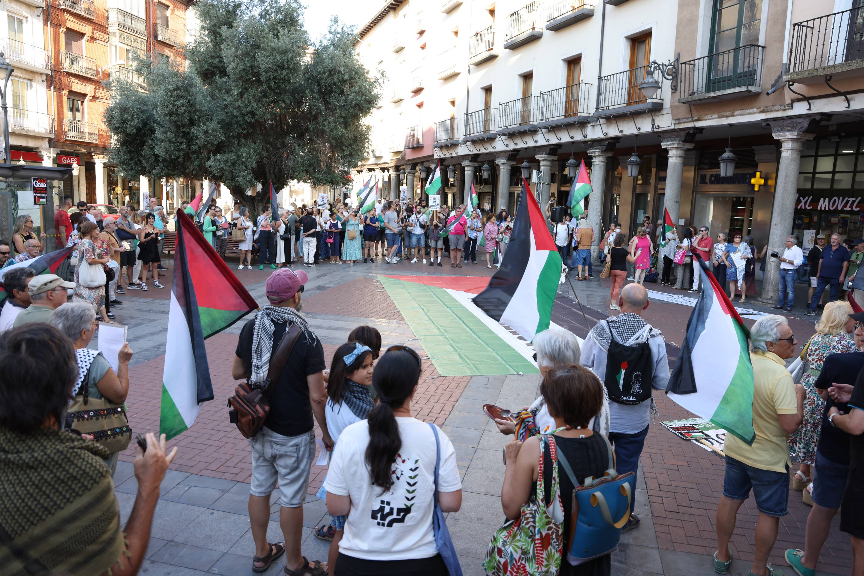Cacelorada protesta en Fuente Dorada contra la guerra en Gaza