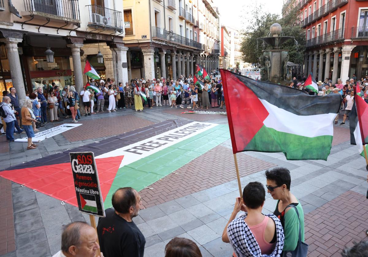 Cacelorada protesta en Fuente Dorada contra la guerra en Gaza