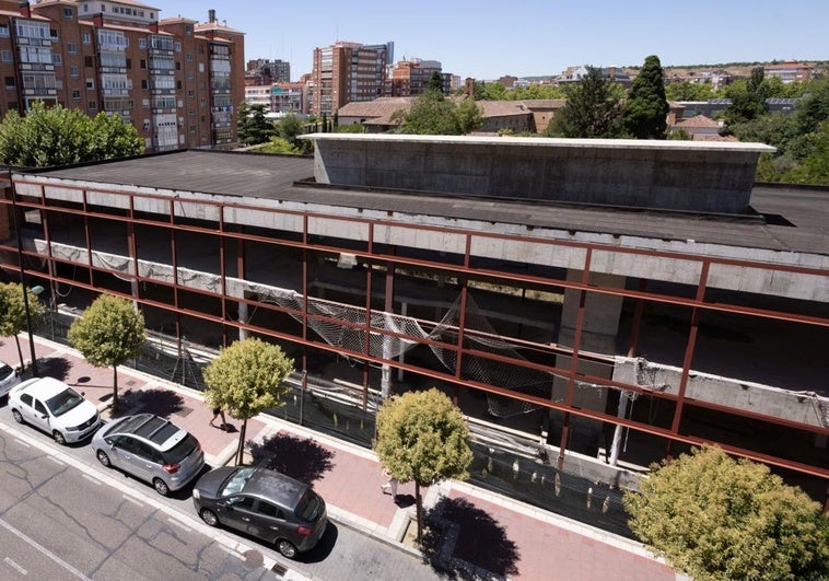 Armazón inacabado de la sede de la Tesorería de la Seguridad Social en la calle Cardenal Torquemada de Valladolid.