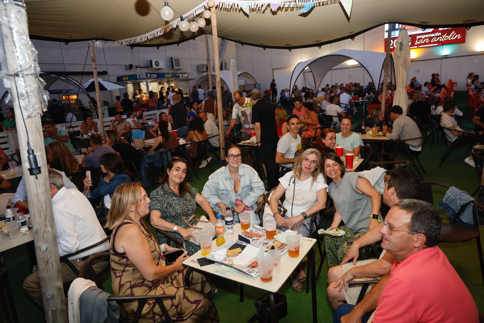 La música y el humor conjugan al aire libre en OMY