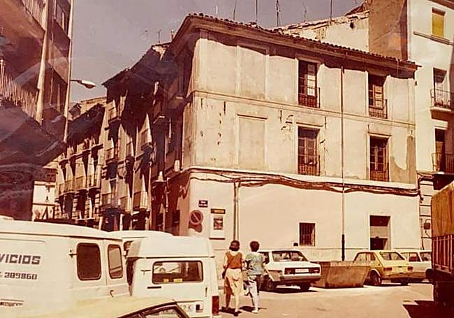 Fachada del local donde actualmente se sitúa 'La Croqueta', antes de su fundación, hace más de cuarenta años.