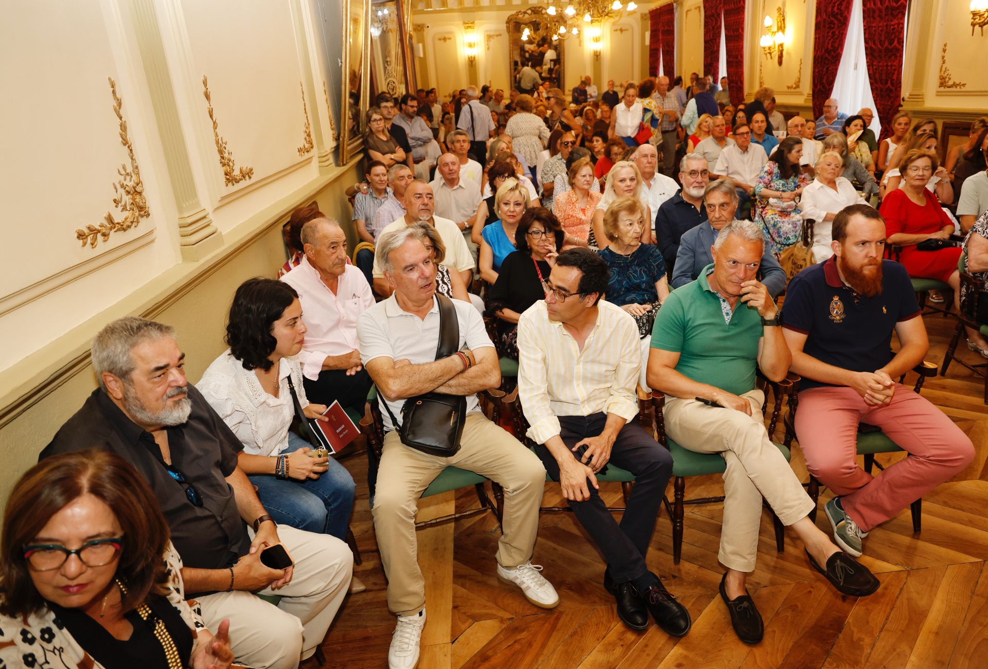 Palencia arropa a Luis Calderón en su estreno como escritor