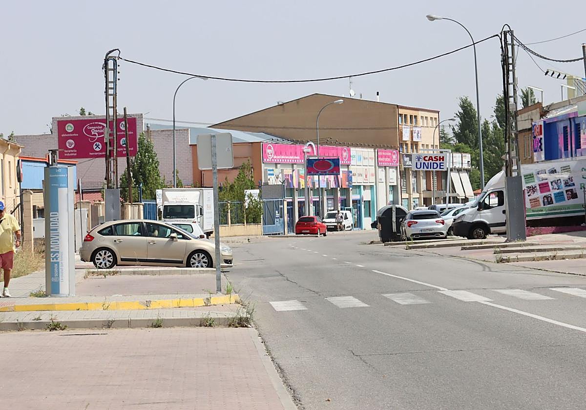 Una de las principales calles del polígono de El Cerro, en Segovia capital.