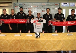 Josu Arzoz, Davide Pugliese, Lilian Pasquet, Edu Reig, Julián Mateo, David Roca, Brais González y Rui Baptista, durante la presentación.