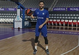 Manu Rodríguez posa en el Pabellón en una anterior temporada.