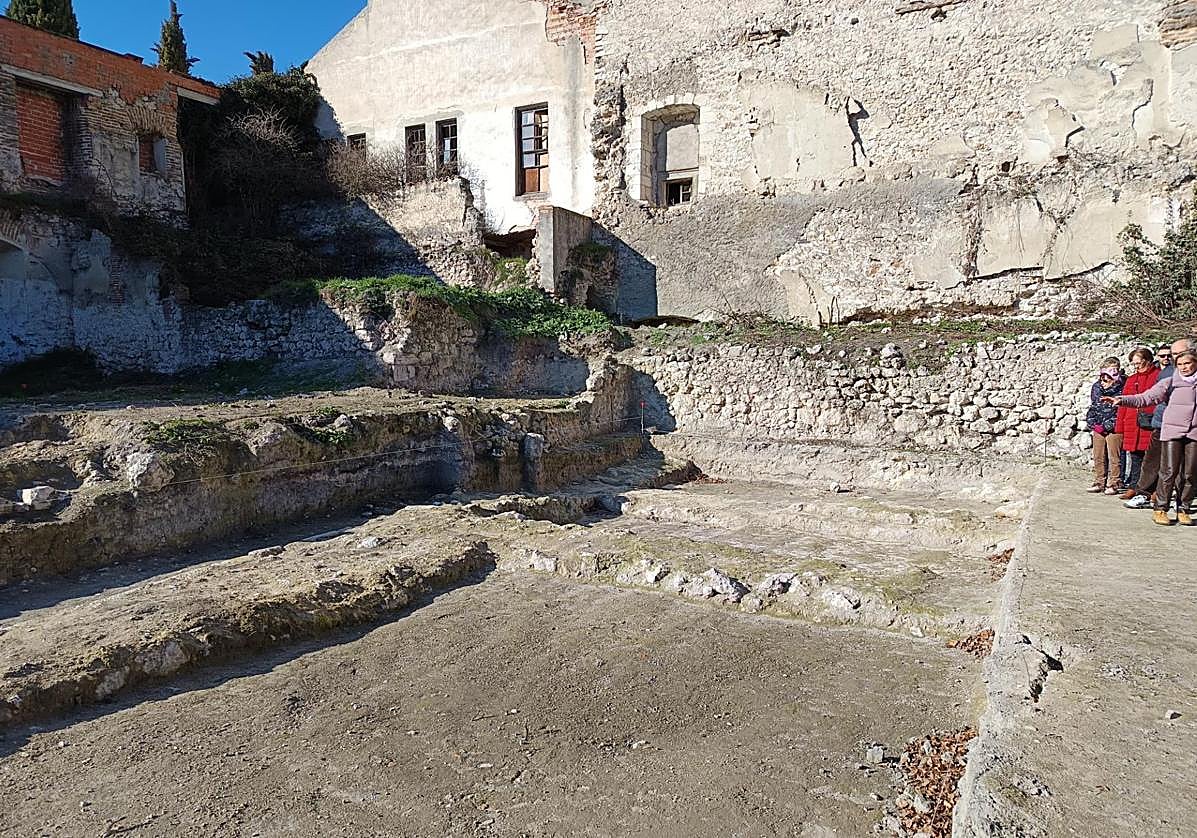 Visita de los arqueólogos hace unos meses.