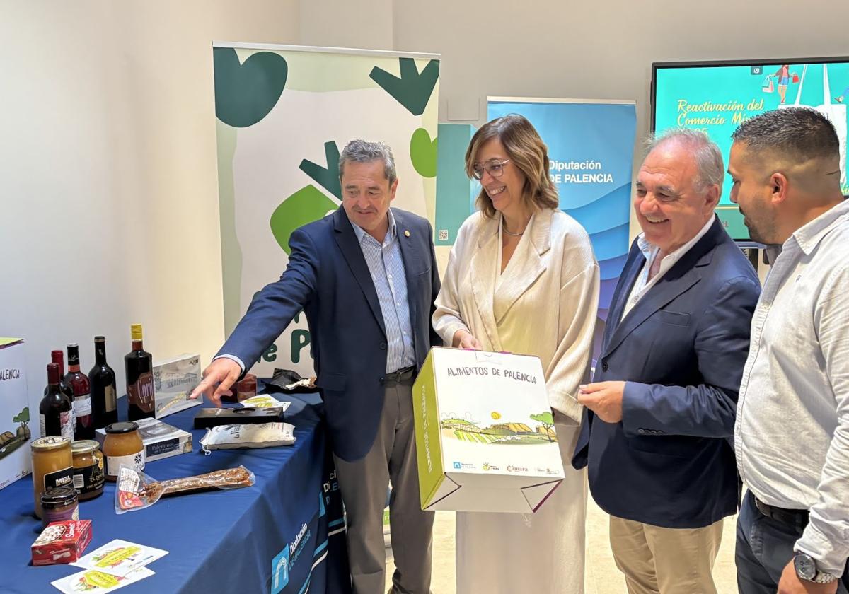 Presentación de la campaña 'Ser fiel a tu comercio local tiene premio', este viernes.