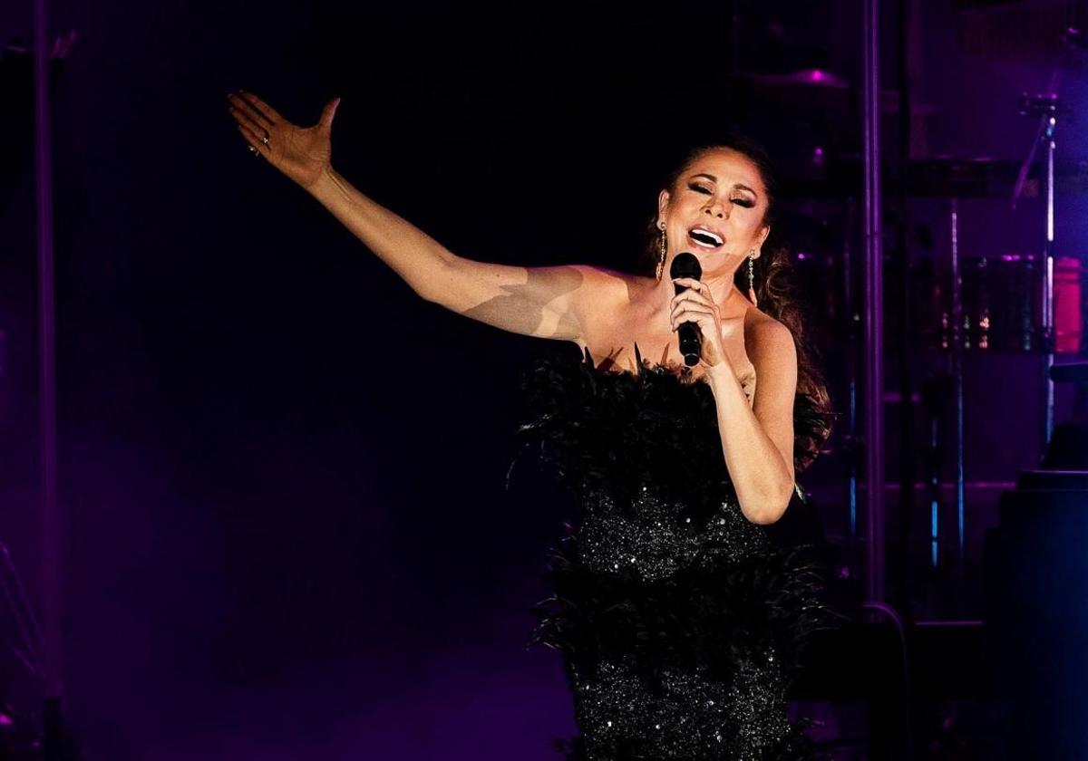 Isabel Pantoja, en uno de sus conciertos.