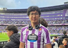 Terry Tiro, estudiante erasmus procedente de Perú, durante un partido oficial del Real Valladolid en el Estadio José Zorrilla.
