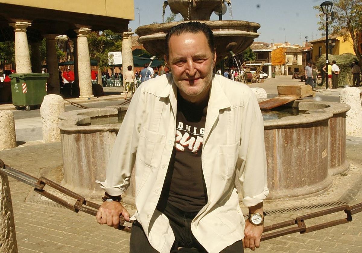Eugenio Gero, en la plaza Obispo Ibáñez, conocida como plaza de la fuente, en Becerril en julio de 2009.