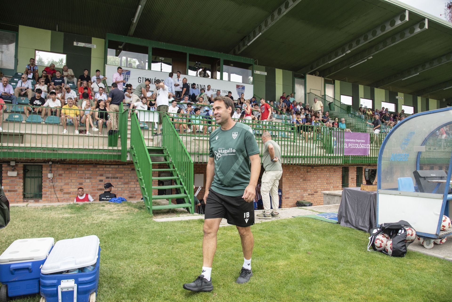 El debut de la renovada Segoviana, en imágenes